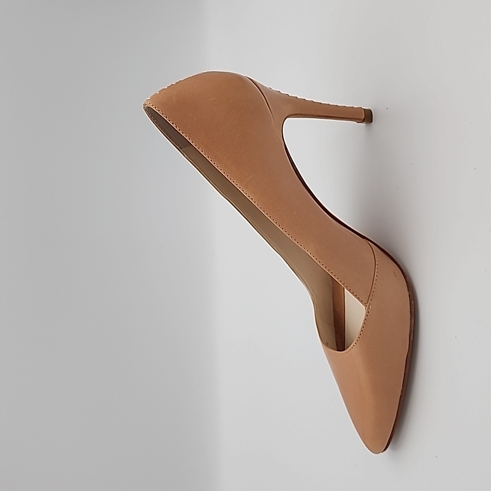 ALICE + OLIVIA Tan Pumps with Whipstitched Detail Self-covered Heels - Picture 6 of 7